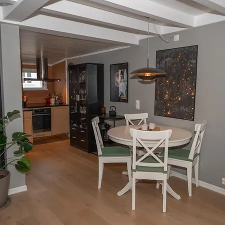Classic Townhouse, Garden, Spacious 펜션